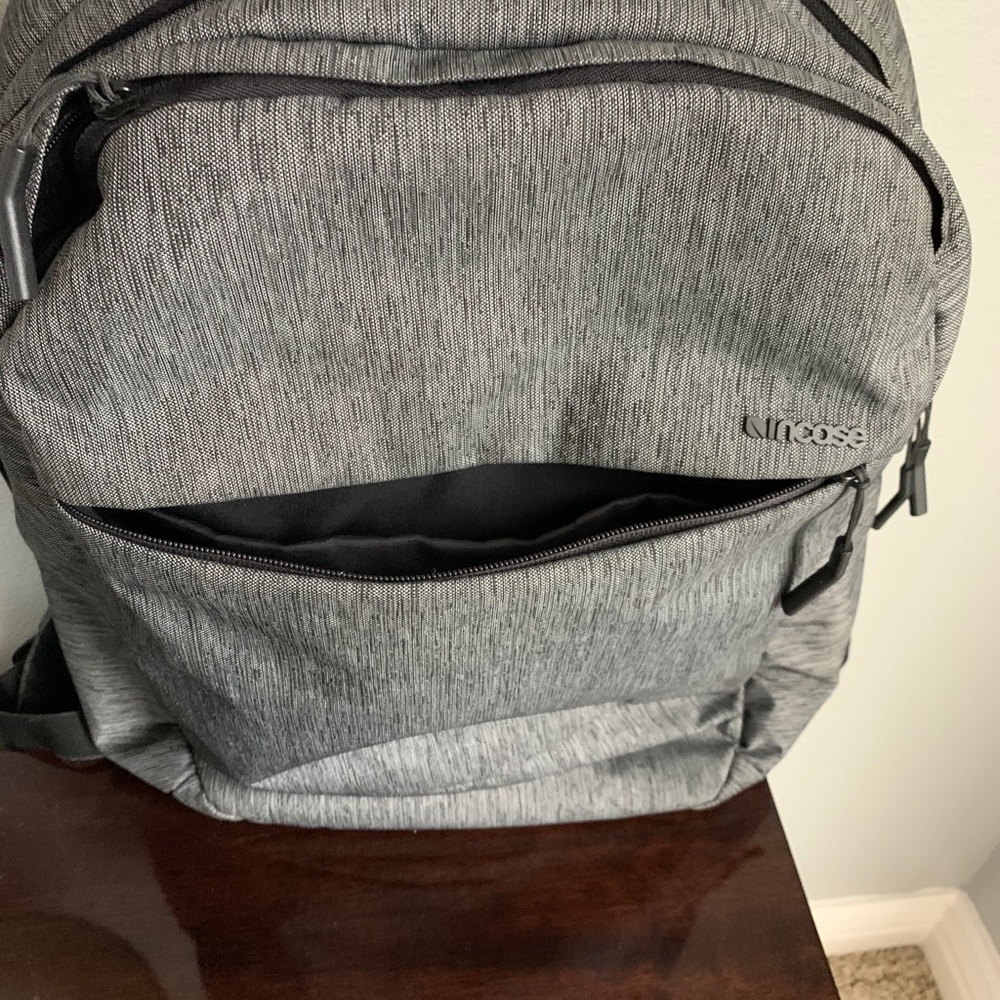 Incase City BackPack - Picture 3 of 5